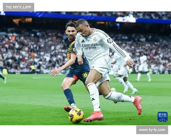 维尼修斯赛前训练神情凝重，伯纳乌嘘声阴影笼罩球队备战